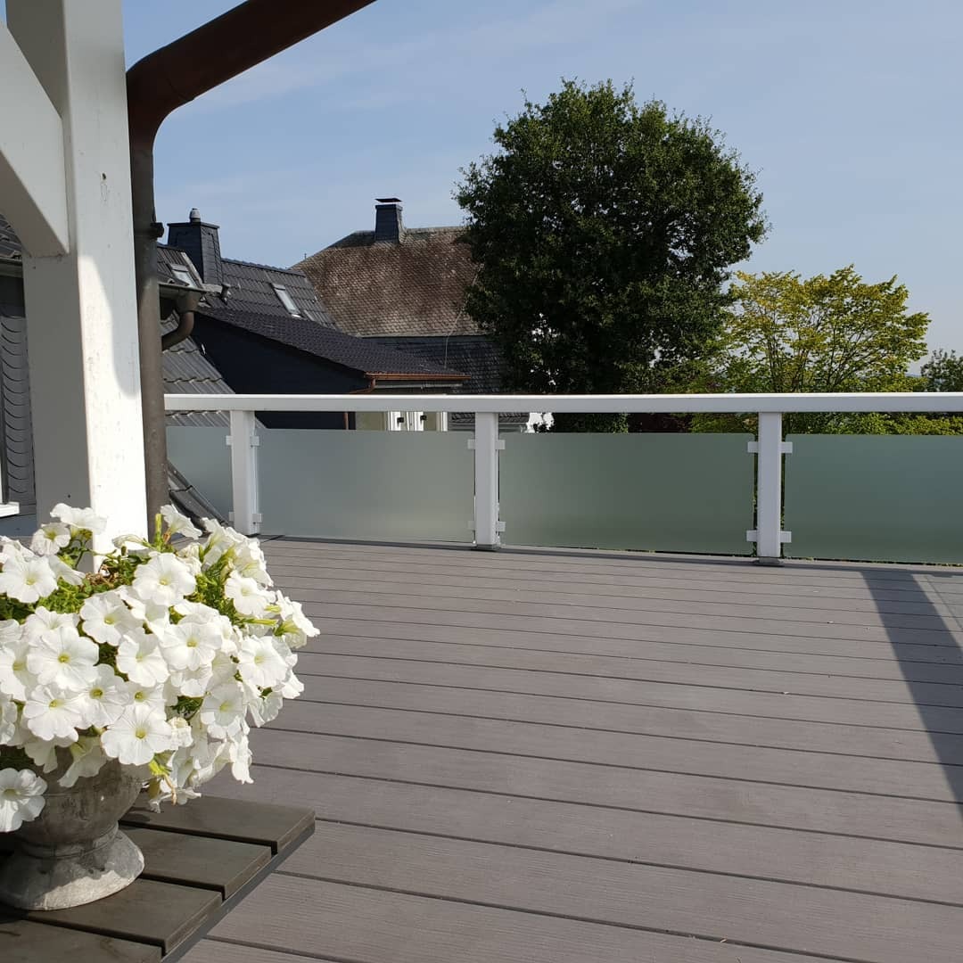 Terrassenverglasung in Milchglasoptik